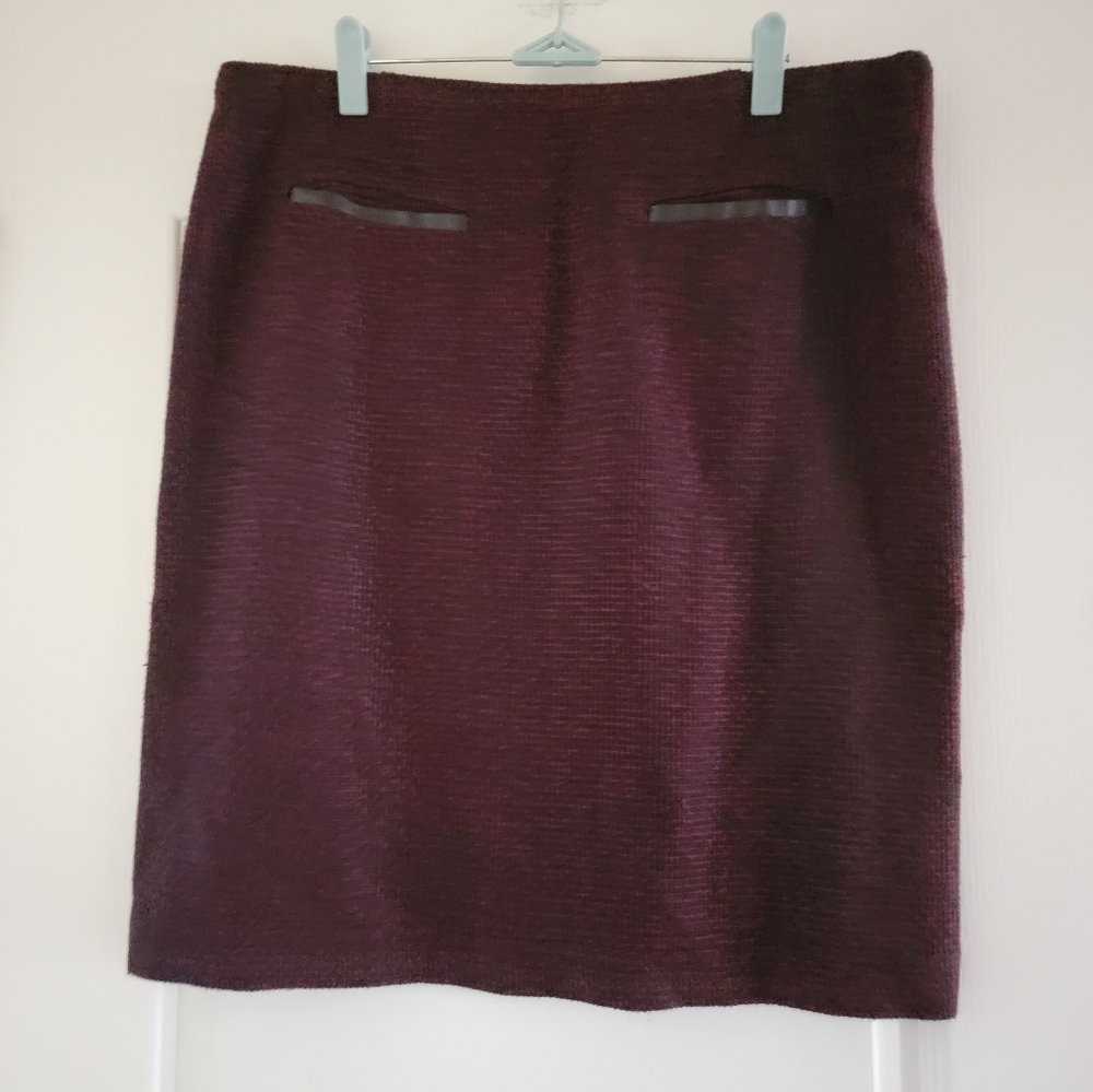 Tweed skirt, 14, burgundy and black